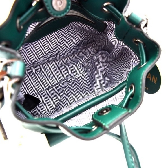MINI BUCKET VEGAN LEATHER SHOULDER BAG in emerald - Picture 2 of 7